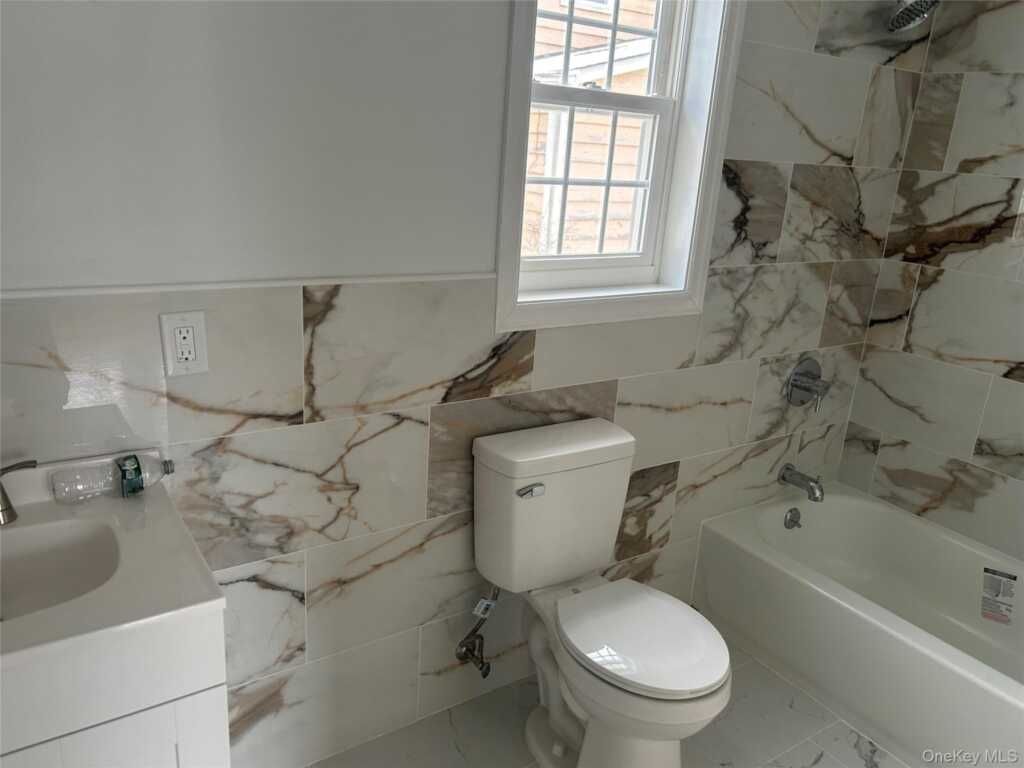 15 Waldron Avenue, Nyack, NY 10960 - Photo 5 of 36