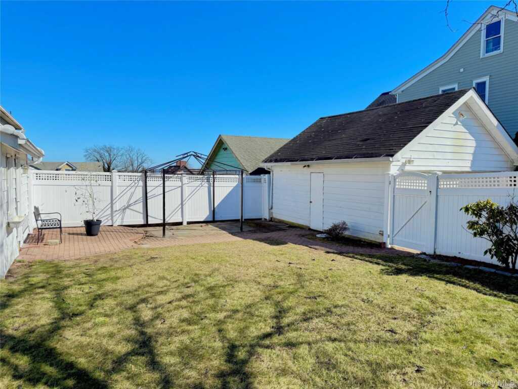 12 Irenhyl Avenue, Rye, NY 10573 - Photo 17 of 26