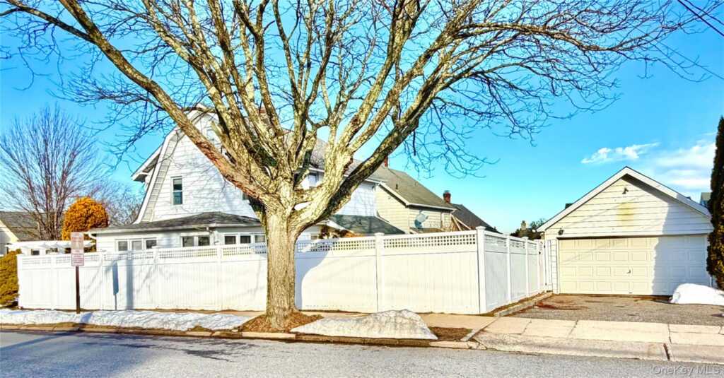 12 Irenhyl Avenue, Rye, NY 10573 - Photo 2 of 26