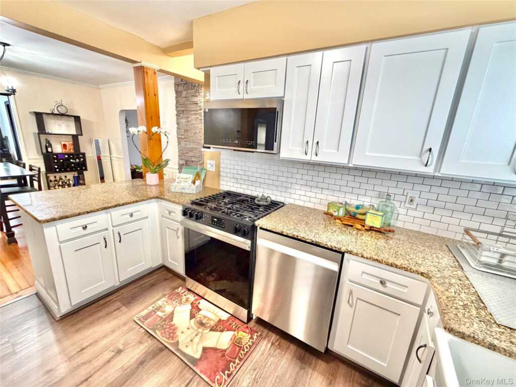 12 Irenhyl Avenue, Rye, NY 10573 - Photo 3 of 26