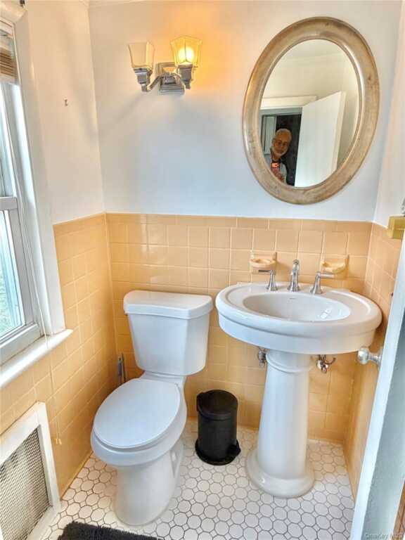 12 Irenhyl Avenue, Rye, NY 10573 - Photo 9 of 26