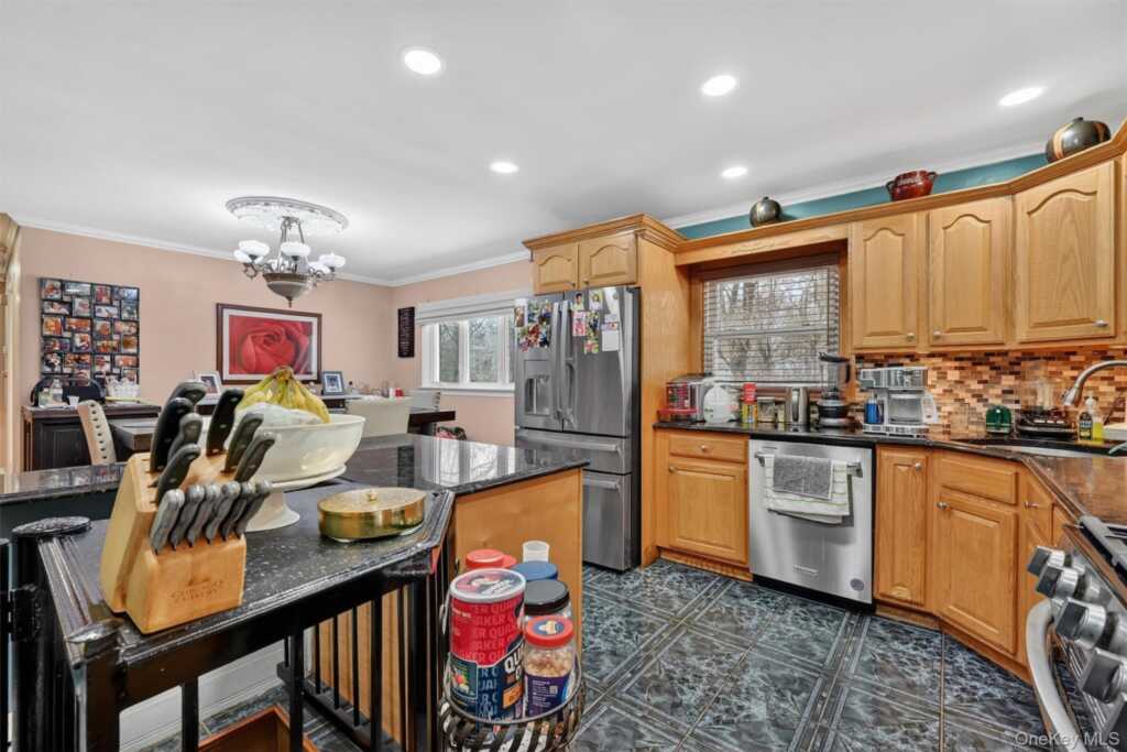 4 Kingsland Drive, New City, NY 10956 - Photo 16 of 44