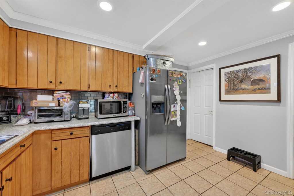 4 Kingsland Drive, New City, NY 10956 - Photo 27 of 44