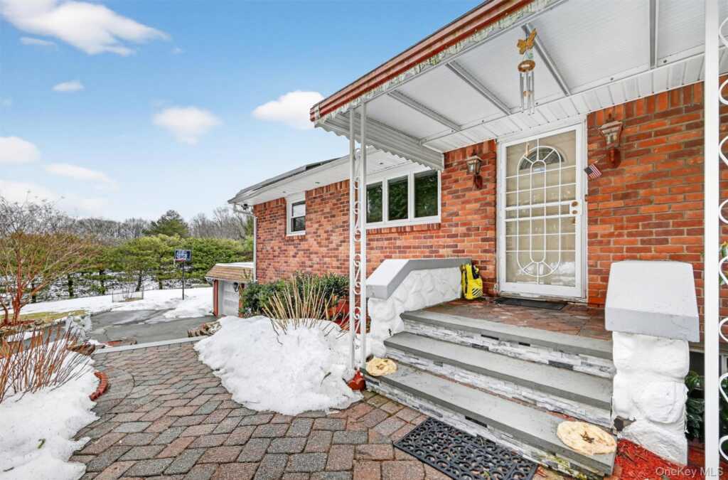 4 Kingsland Drive, New City, NY 10956 - Photo 3 of 44