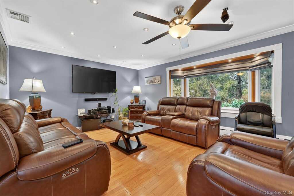 4 Kingsland Drive, New City, NY 10956 - Photo 9 of 44