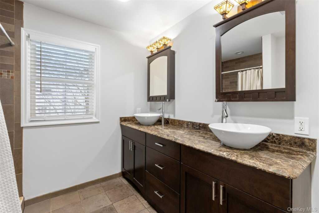 270 Cottage Road, Valley Cottage, NY 10989 - Photo 12 of 20