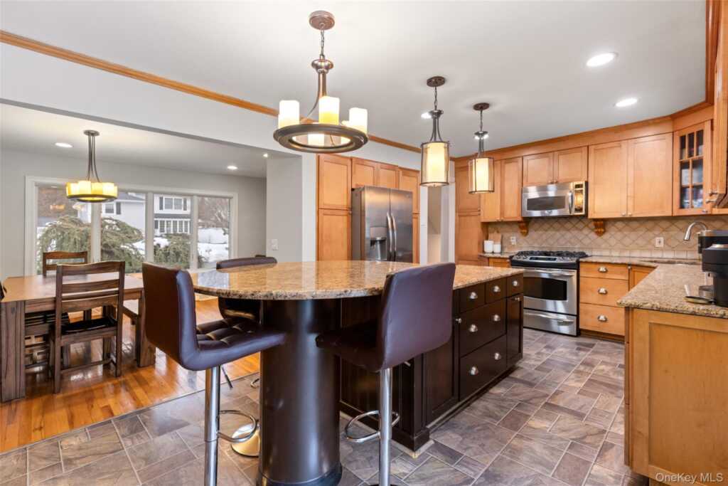 270 Cottage Road, Valley Cottage, NY 10989 - Photo 5 of 20