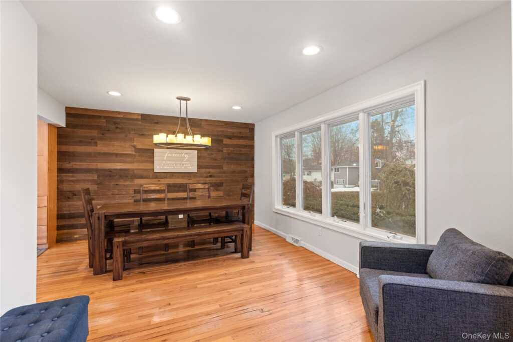 270 Cottage Road, Valley Cottage, NY 10989 - Photo 7 of 20