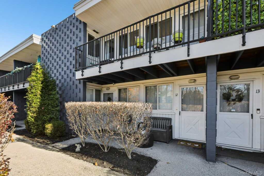 4 Wyndover Woods Lane, Unit #12, White Plains, NY 10603 - Photo 2 of 30