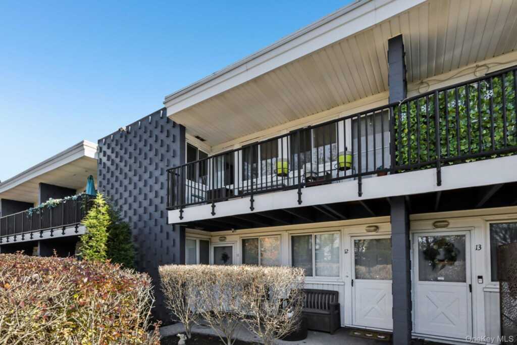 4 Wyndover Woods Lane, Unit #12, White Plains, NY 10603 - Photo 3 of 30