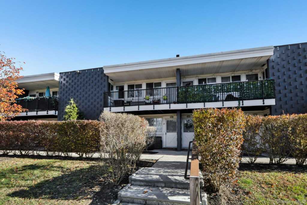 4 Wyndover Woods Lane, Unit #12, White Plains, NY 10603 - Photo 4 of 30