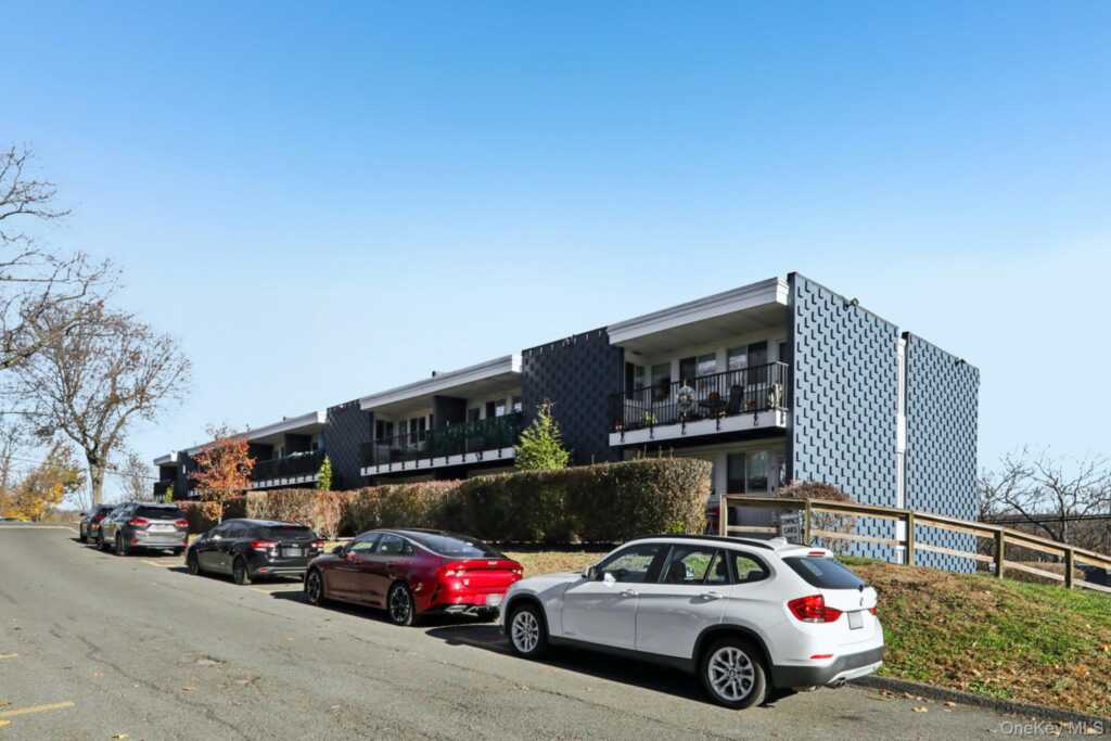 4 Wyndover Woods Lane, Unit #12, White Plains, NY 10603 - Photo 5 of 30