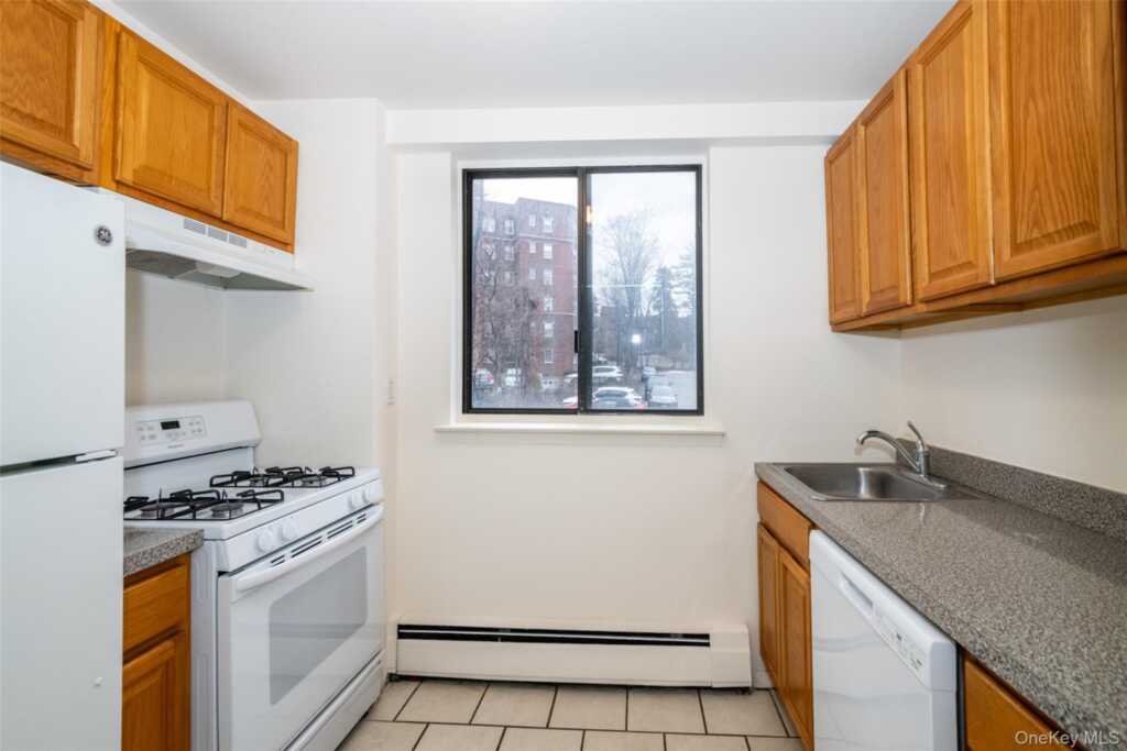 7 Lake Street, Unit #7-L, White Plains, NY 10603 - Photo 14 of 20