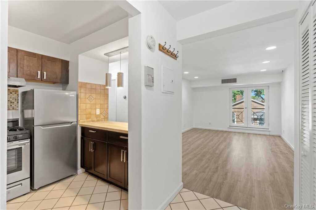 501 N Barry Avenue, Unit #2C, Rye, NY 10543 - Photo 3 of 15