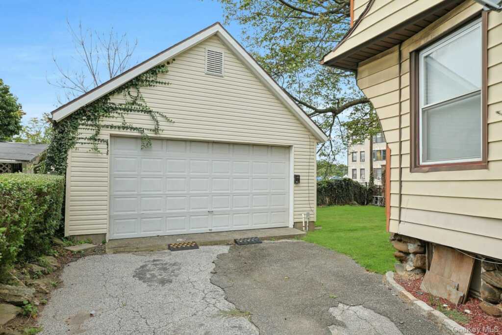 11 Woodland Avenue, New Rochelle, NY 10805 - Photo 11 of 19