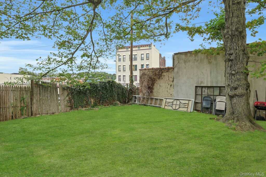 11 Woodland Avenue, New Rochelle, NY 10805 - Photo 12 of 19