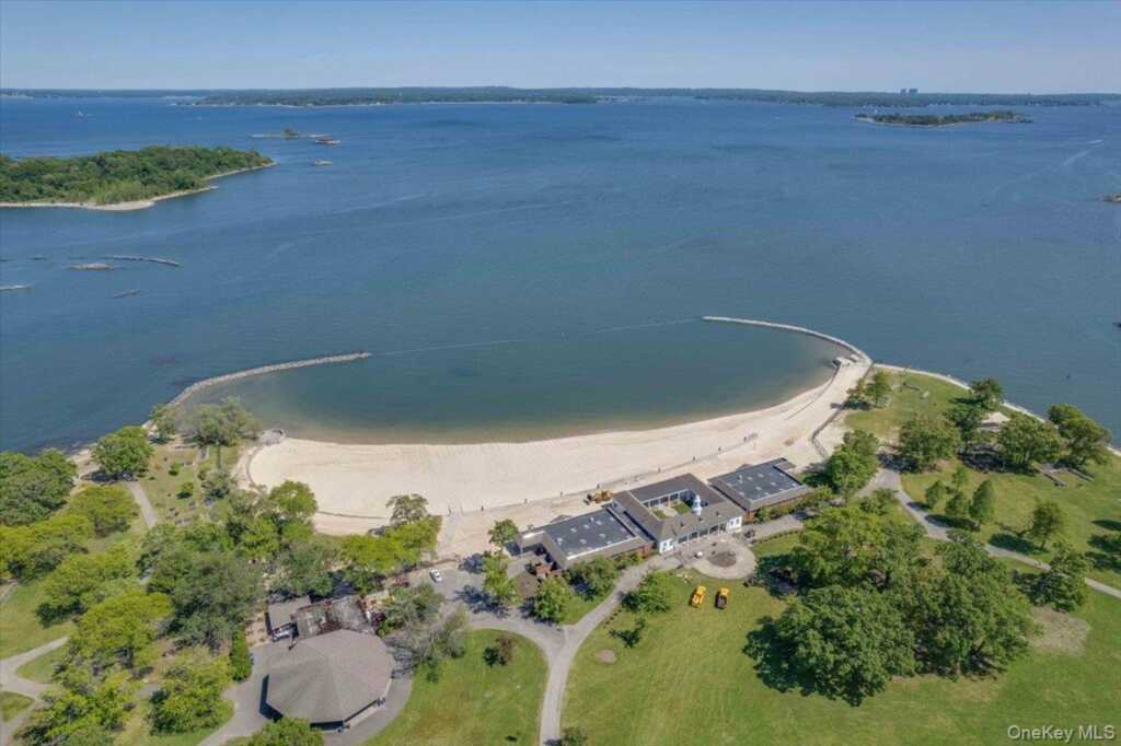 11 Woodland Avenue, New Rochelle, NY 10805 - Photo 15 of 19