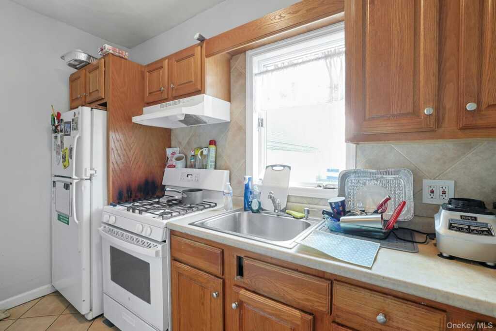 11 Woodland Avenue, New Rochelle, NY 10805 - Photo 5 of 19