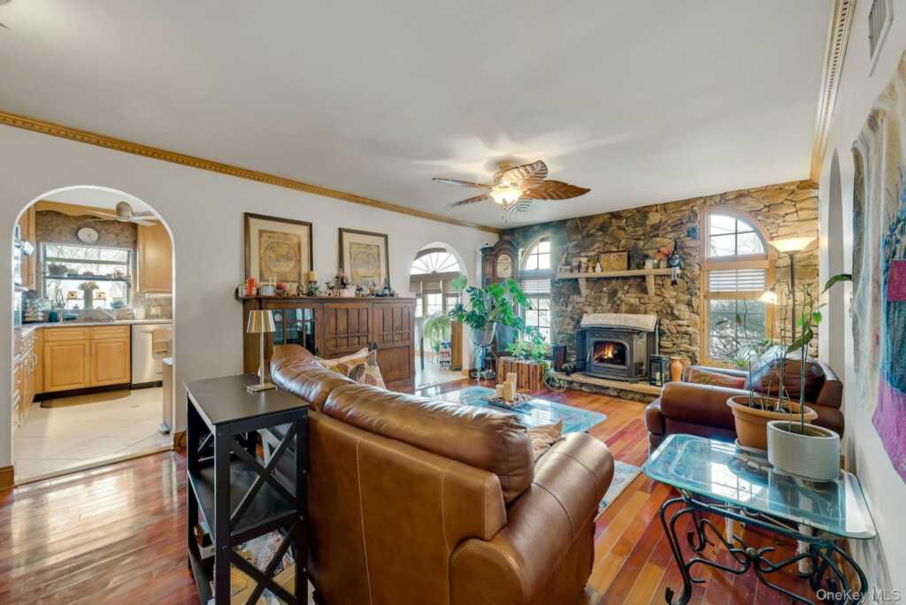 236 Valley Road, Valley Cottage, NY 10989 - Photo 10 of 35