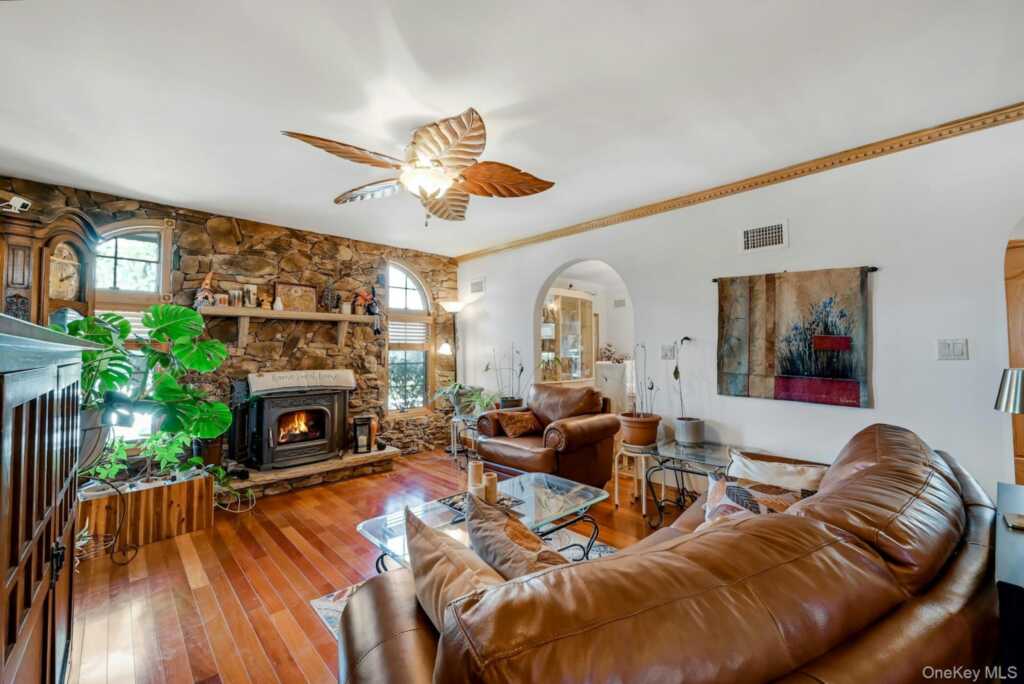 236 Valley Road, Valley Cottage, NY 10989 - Photo 11 of 35