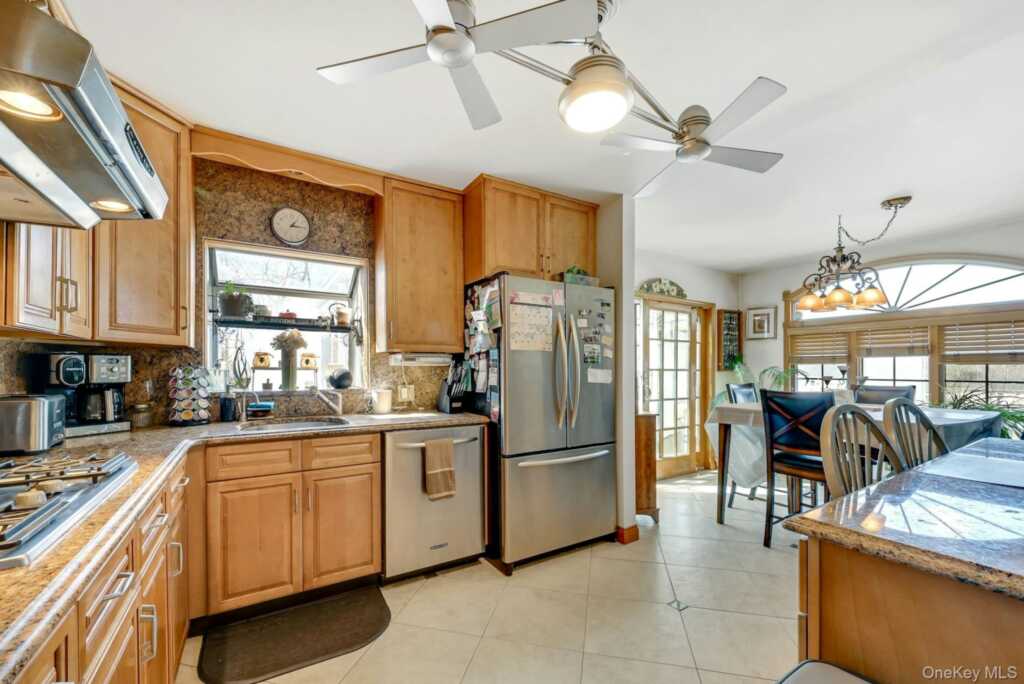 236 Valley Road, Valley Cottage, NY 10989 - Photo 3 of 35