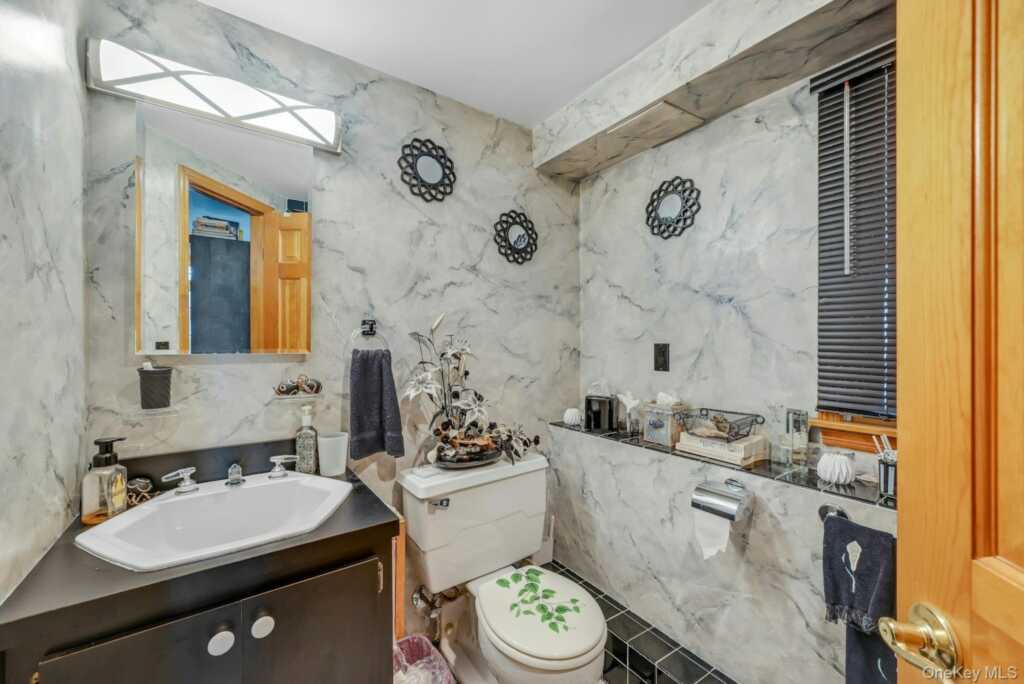 236 Valley Road, Valley Cottage, NY 10989 - Photo 30 of 35