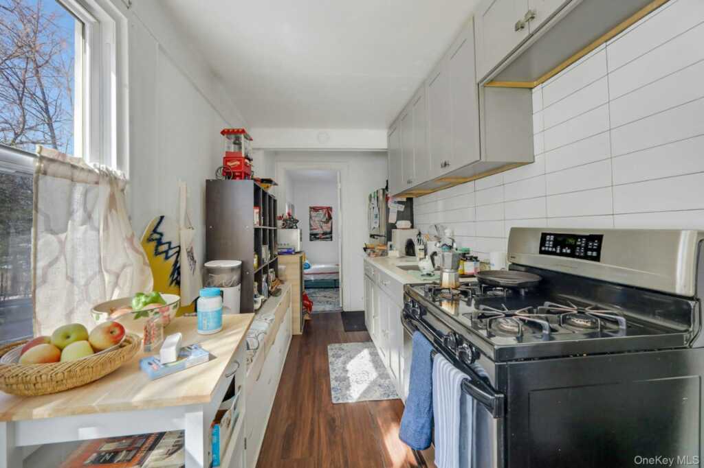 65 Lake Road, Valley Cottage, NY 10989 - Photo 12 of 33