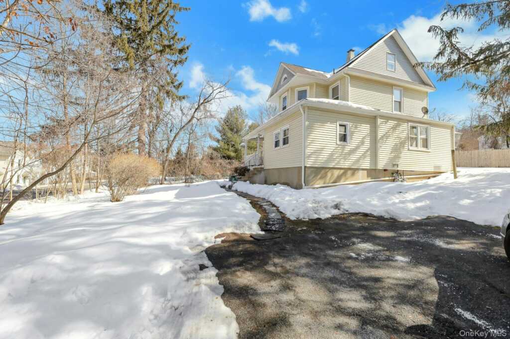 65 Lake Road, Valley Cottage, NY 10989 - Photo 2 of 33