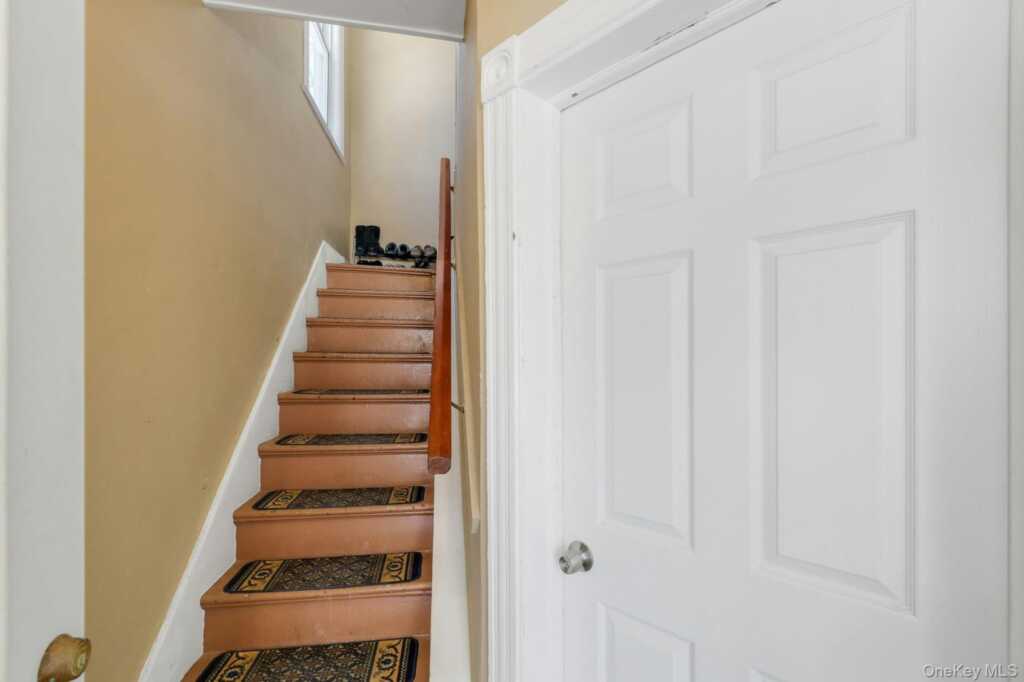 65 Lake Road, Valley Cottage, NY 10989 - Photo 4 of 33