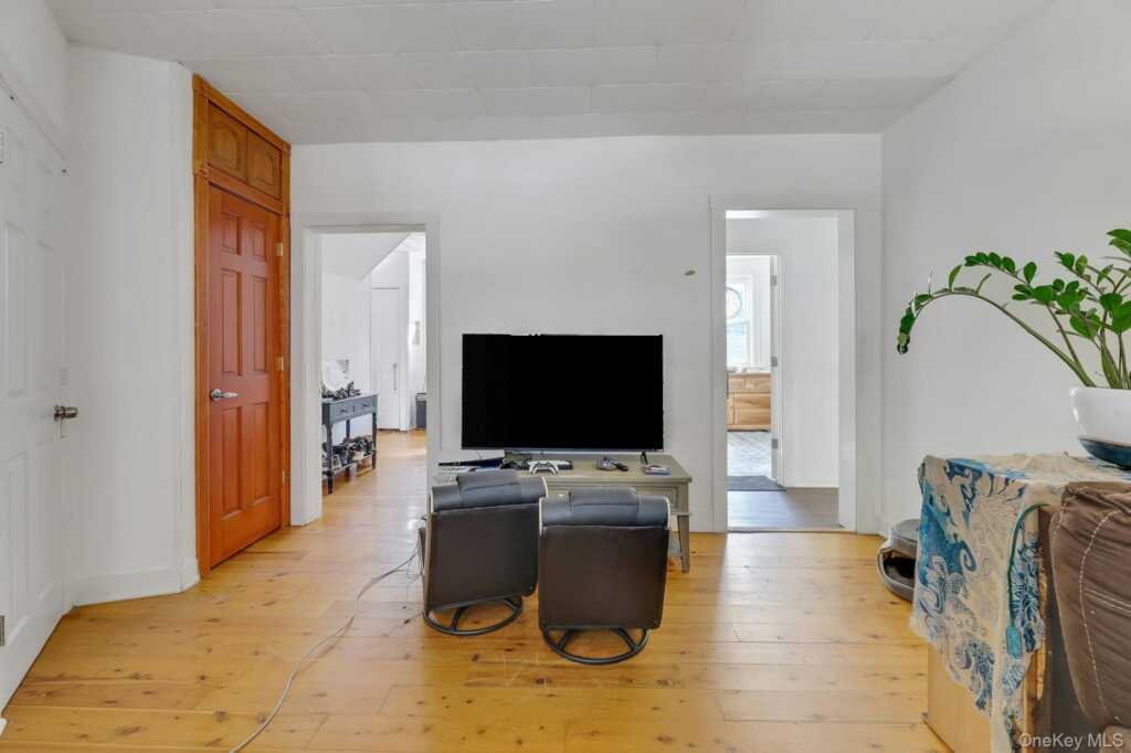 65 Lake Road, Valley Cottage, NY 10989 - Photo 6 of 33