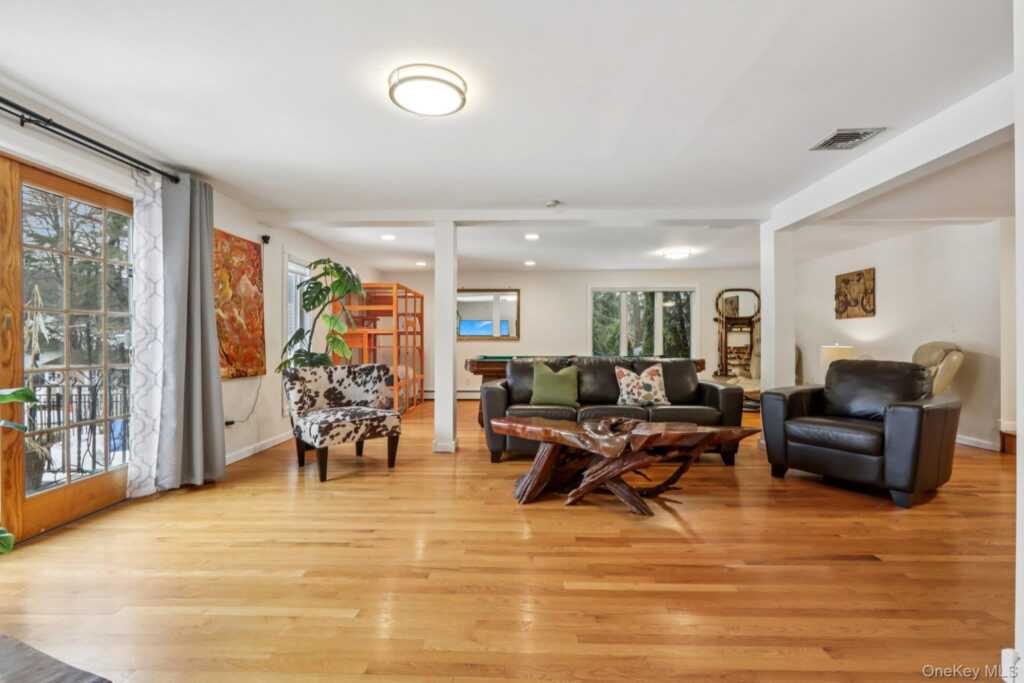 149 Ridge Road, Valley Cottage, NY 10989 - Photo 10 of 39