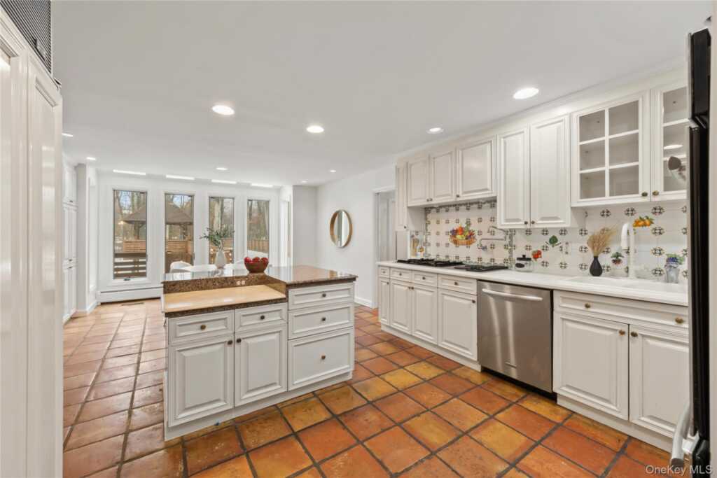 48 Woodhaven Drive, New City, NY 10956 - Photo 11 of 50