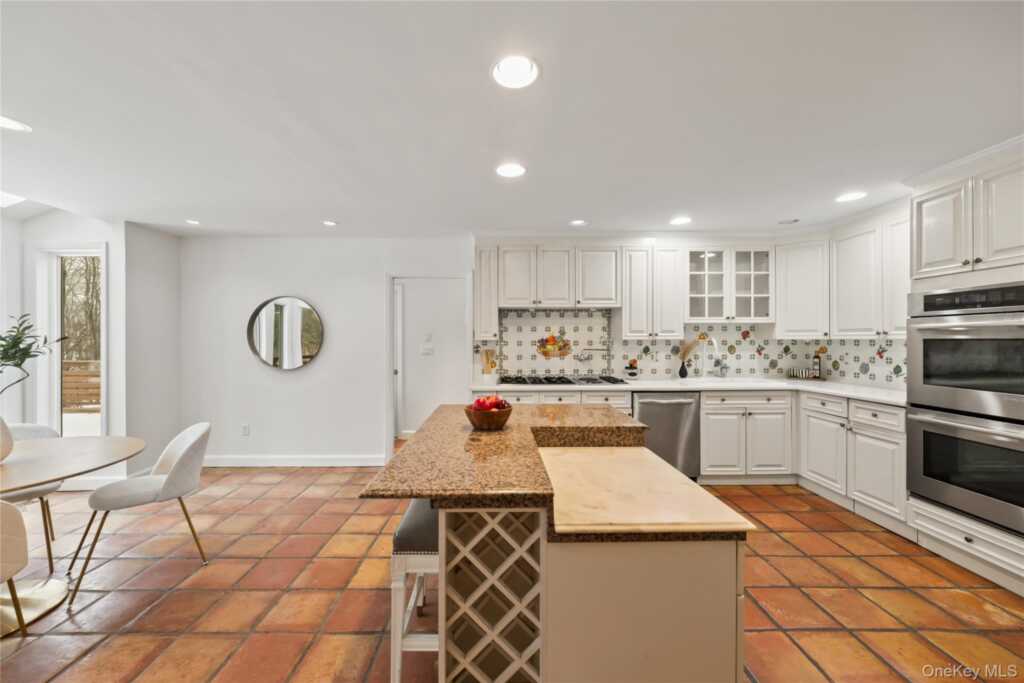 48 Woodhaven Drive, New City, NY 10956 - Photo 12 of 50