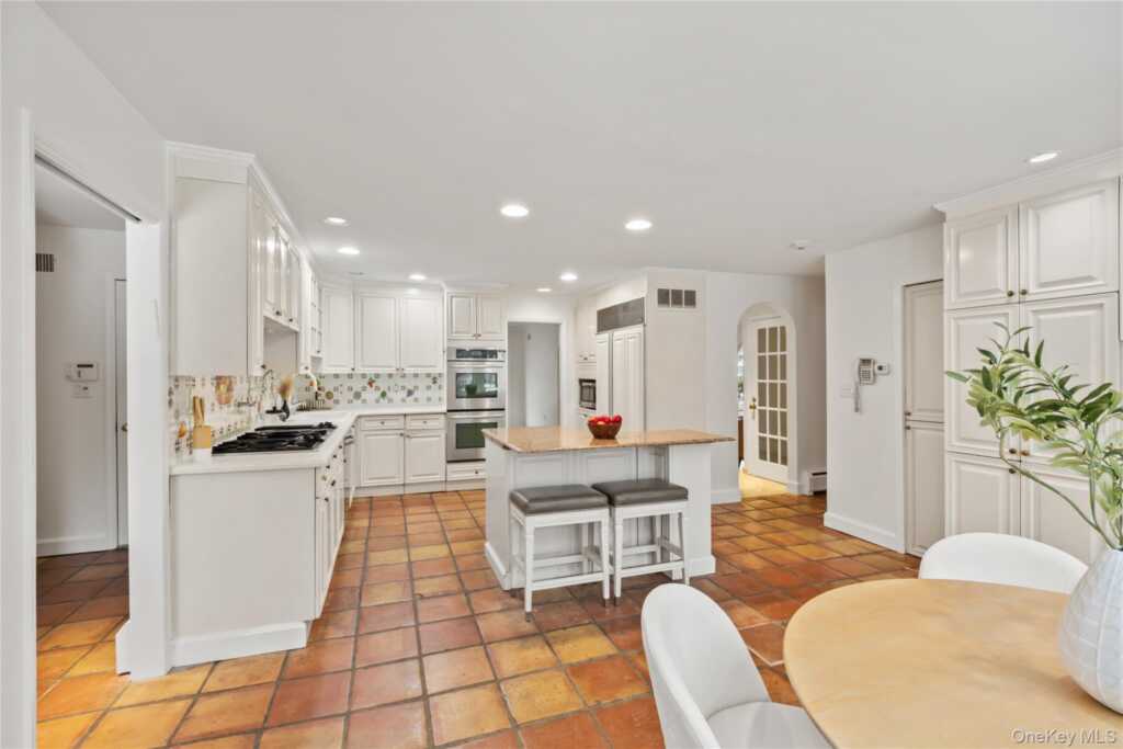 48 Woodhaven Drive, New City, NY 10956 - Photo 14 of 50