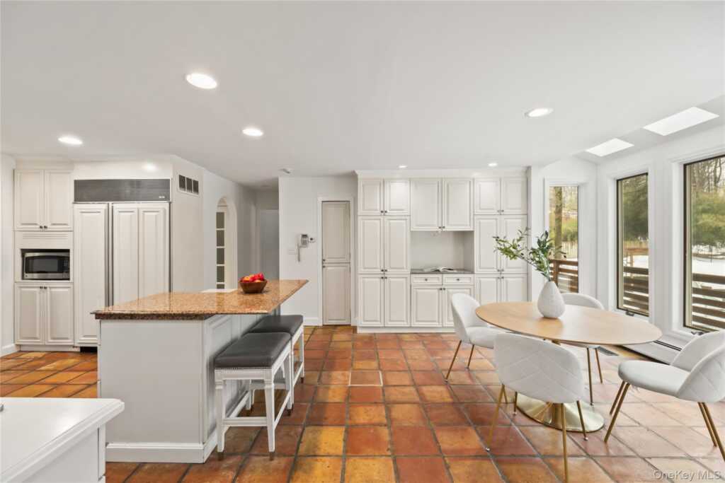 48 Woodhaven Drive, New City, NY 10956 - Photo 15 of 50