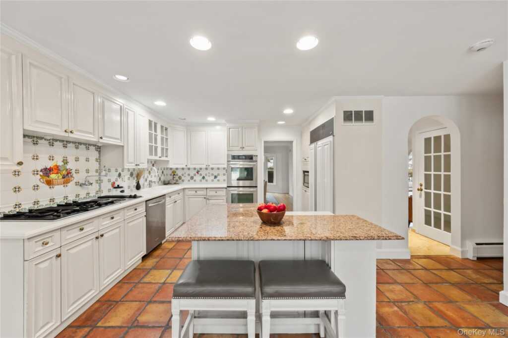 48 Woodhaven Drive, New City, NY 10956 - Photo 17 of 50