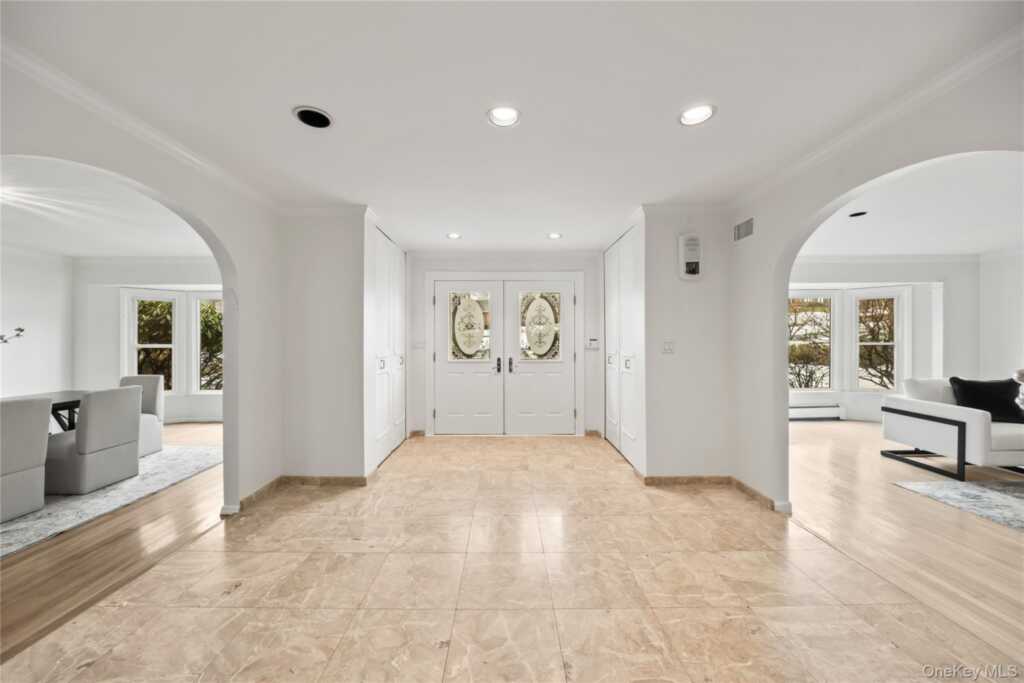 48 Woodhaven Drive, New City, NY 10956 - Photo 6 of 50