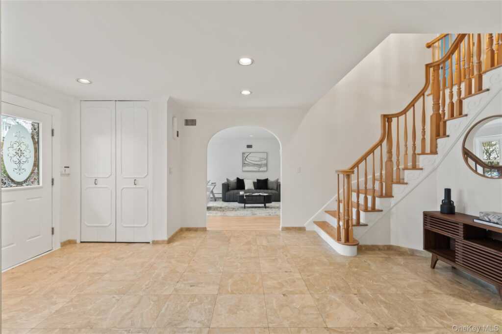 48 Woodhaven Drive, New City, NY 10956 - Photo 8 of 50