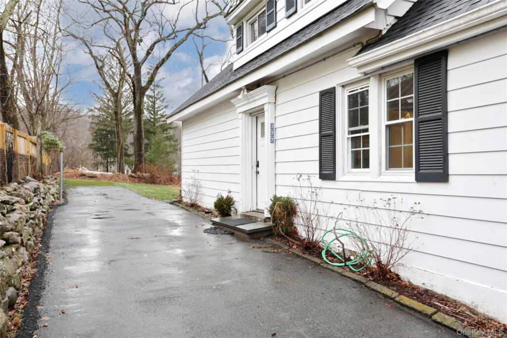 377 Buena Vista Road, New City, NY 10956 - Photo 2 of 36