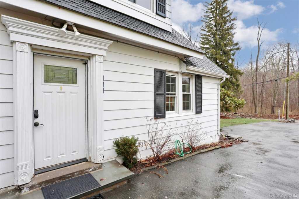 377 Buena Vista Road, New City, NY 10956 - Photo 3 of 36