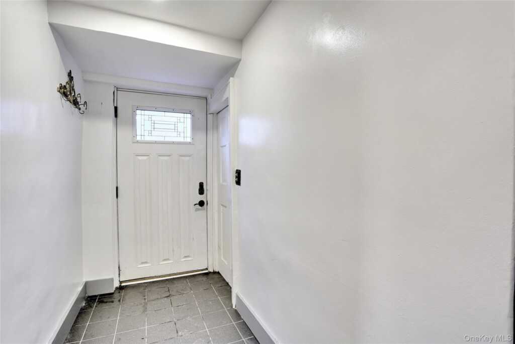 377 Buena Vista Road, New City, NY 10956 - Photo 4 of 36