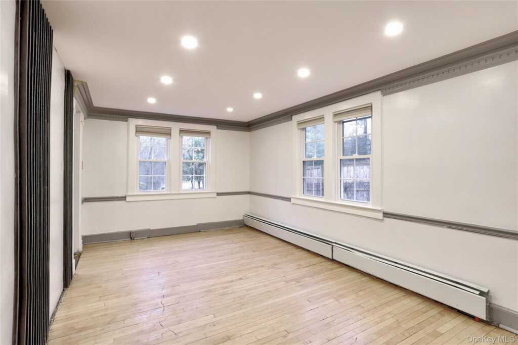 377 Buena Vista Road, New City, NY 10956 - Photo 5 of 36