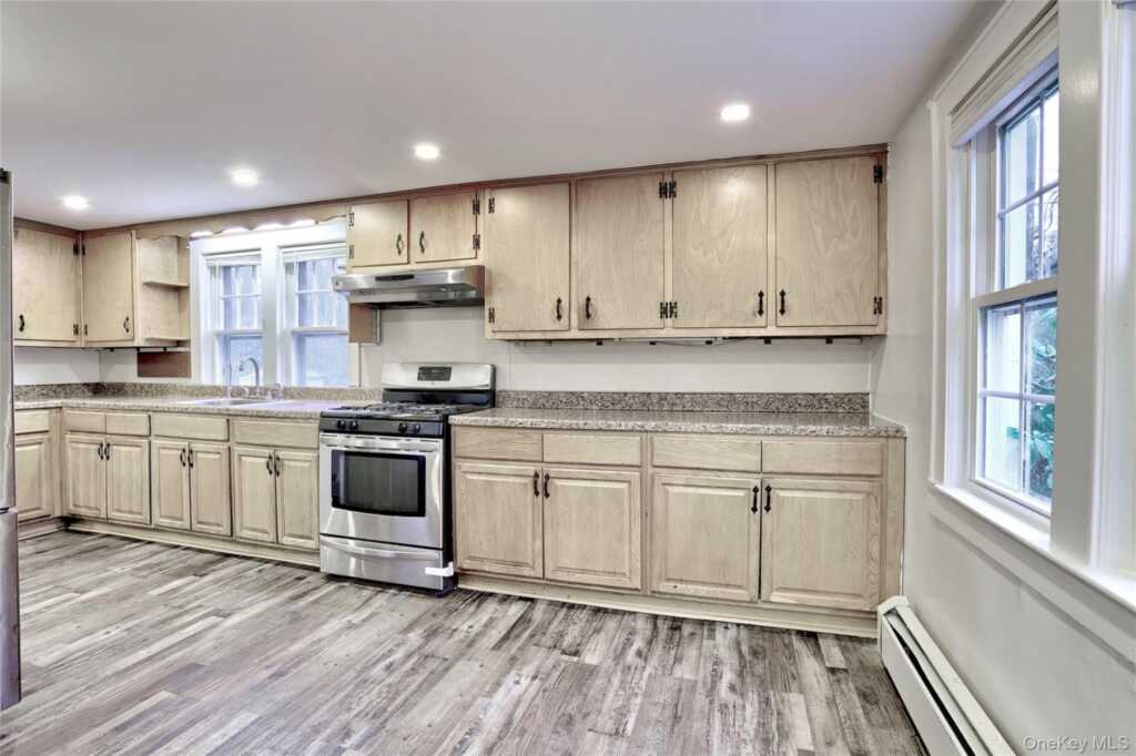 377 Buena Vista Road, New City, NY 10956 - Photo 8 of 36