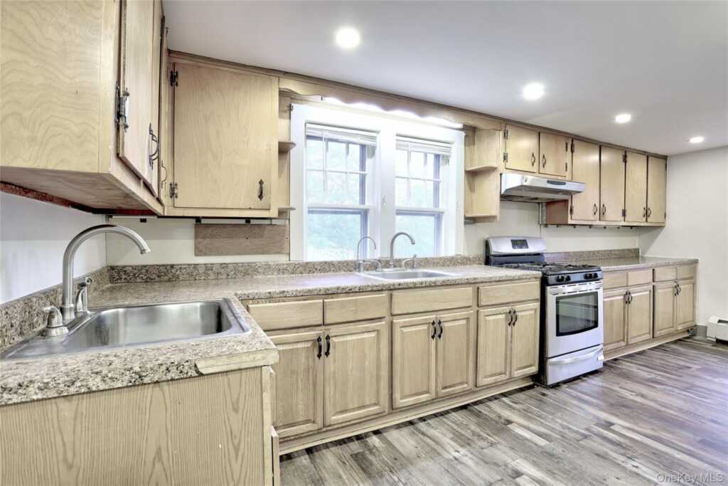 377 Buena Vista Road, New City, NY 10956 - Photo 9 of 36