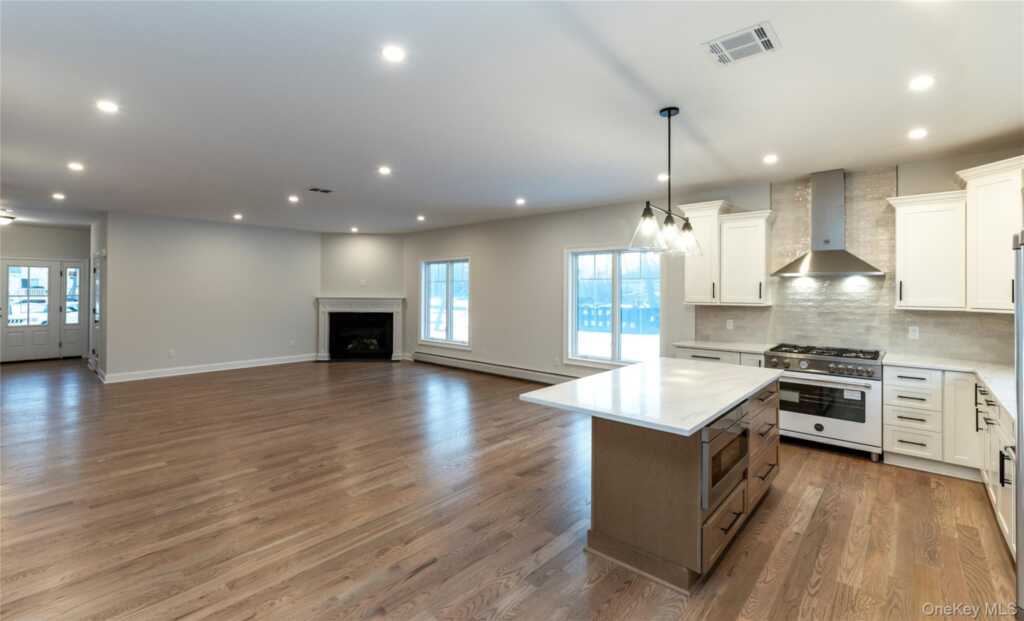 352 Holt Drive, Pearl River, NY 10965 - Photo 12 of 33