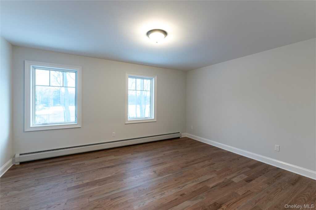 352 Holt Drive, Pearl River, NY 10965 - Photo 16 of 33