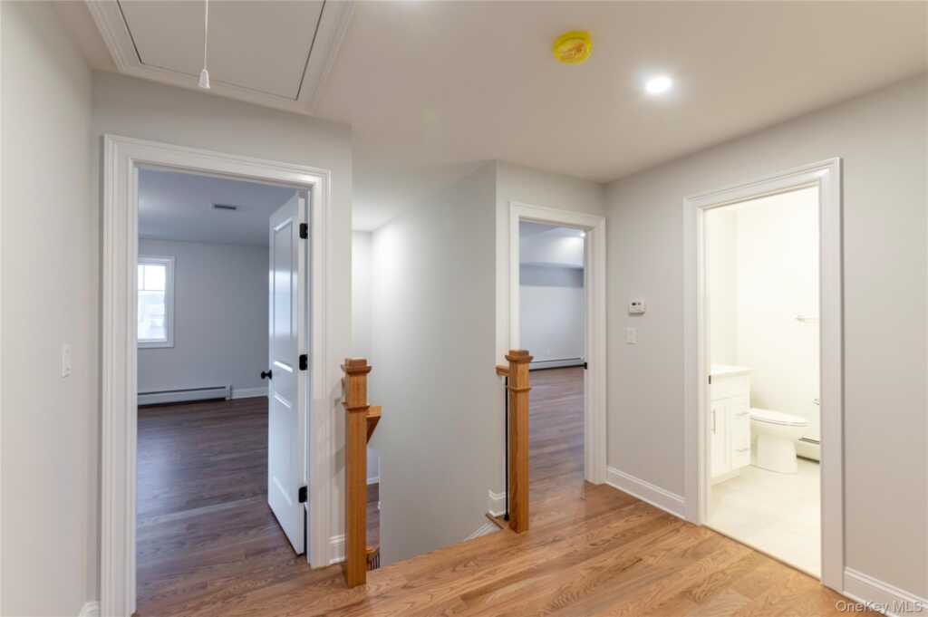 352 Holt Drive, Pearl River, NY 10965 - Photo 17 of 33