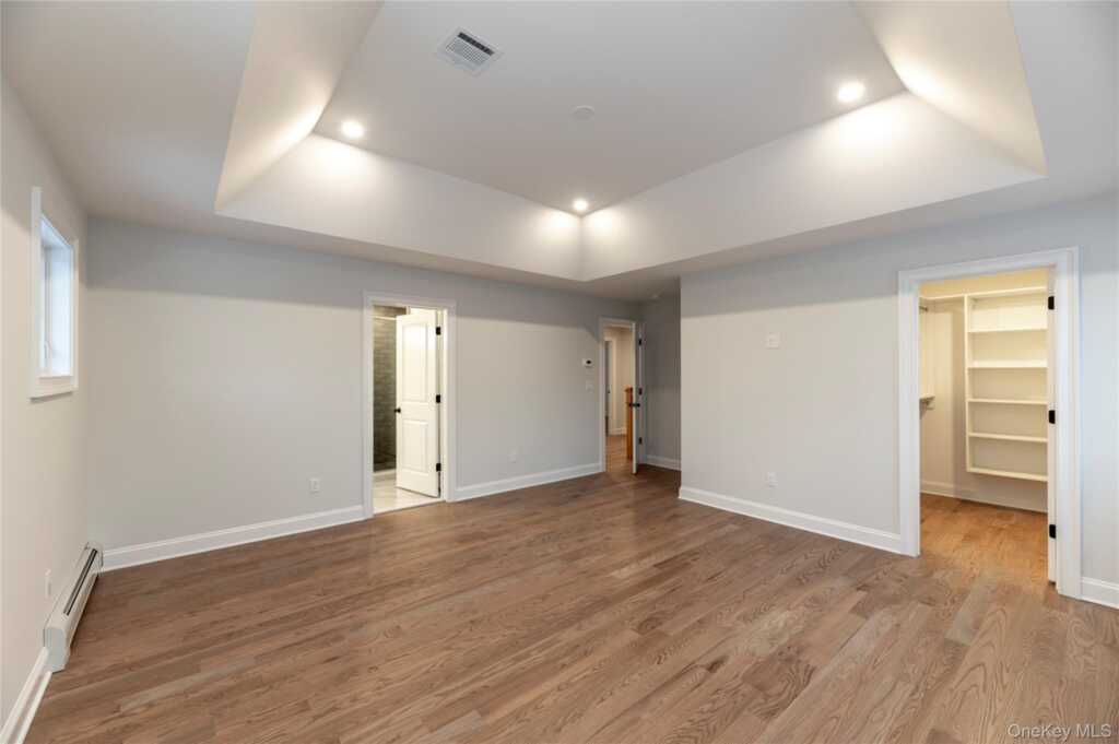 352 Holt Drive, Pearl River, NY 10965 - Photo 20 of 33