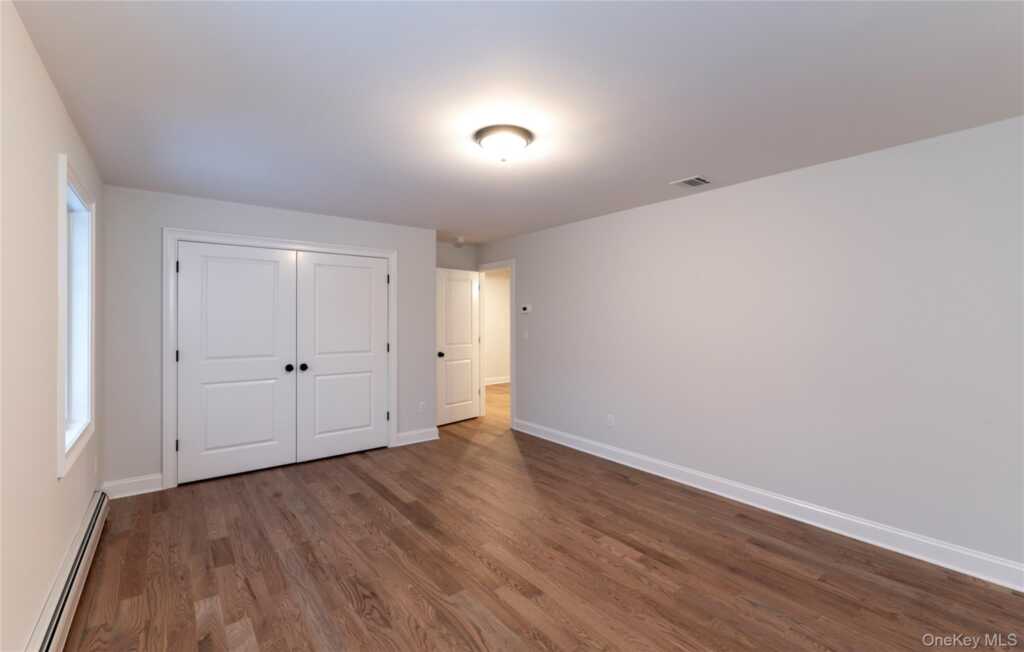 352 Holt Drive, Pearl River, NY 10965 - Photo 23 of 33