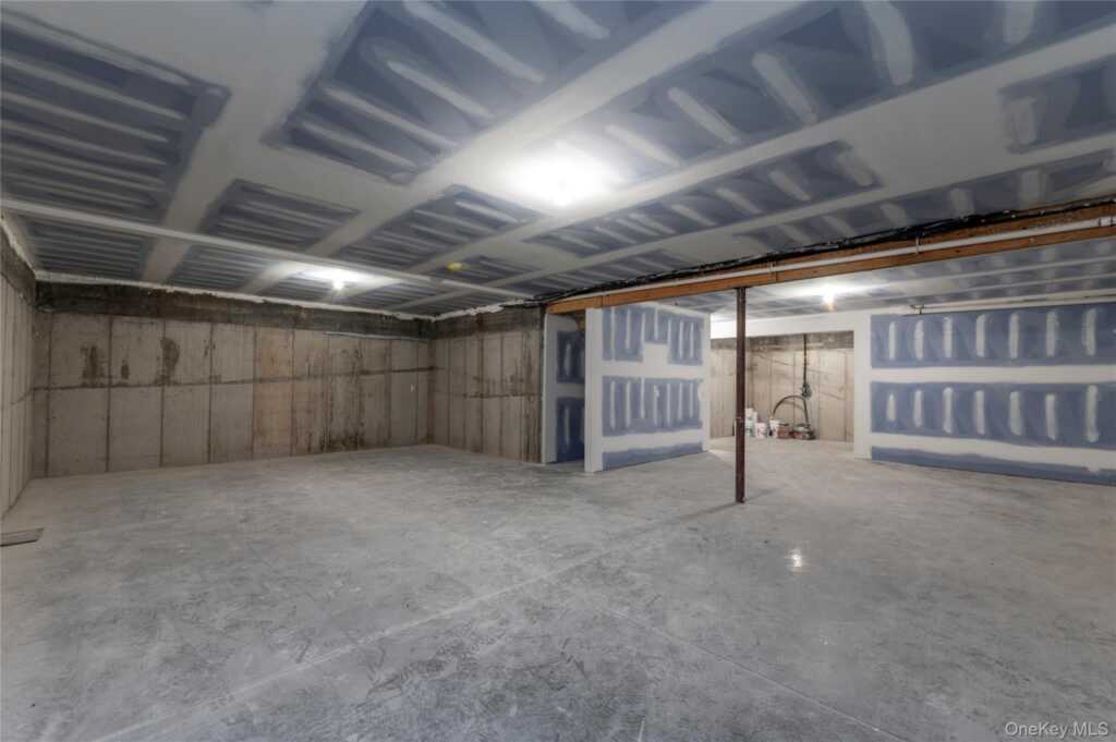 352 Holt Drive, Pearl River, NY 10965 - Photo 25 of 33